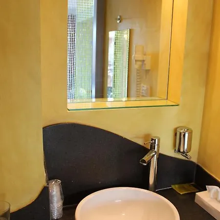 Esperia Hotel 3*